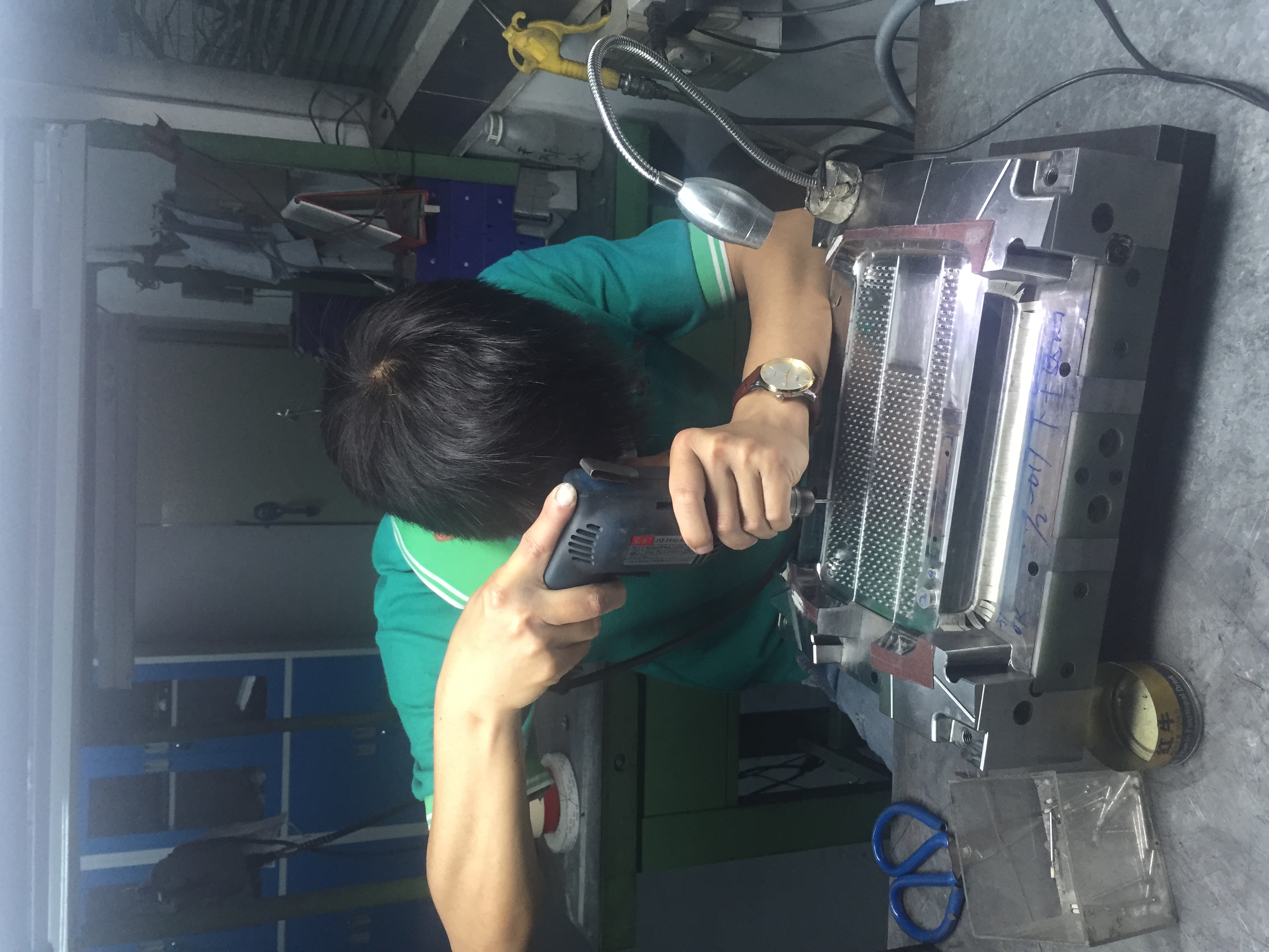 硅胶模具抛光