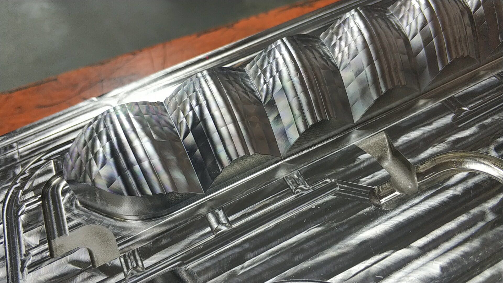 菱形模具抛光